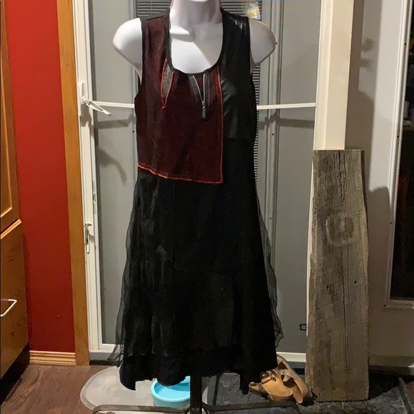 Asymmetrical dress - Picture 4 of 5